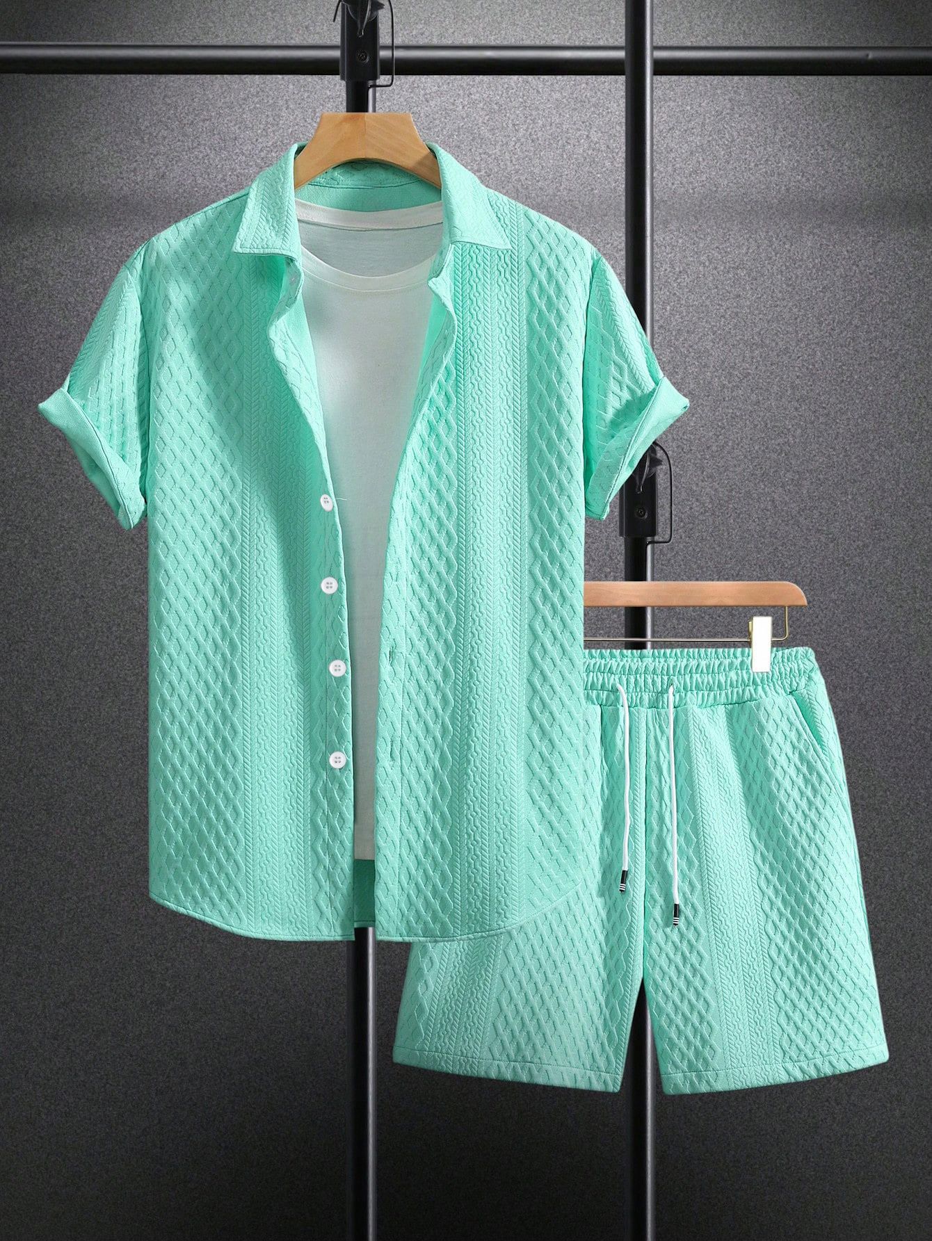 Shirt Camp Collar - เสื้อเชิ้ตแขนสั้นลำลองสีขาวสไตล์สปอร์ตสำหรับผู้ชายคอลเลคชั่นฤดูร้อน พร้อมปกเสื้อ ชุดเสื้อเชิ้ตติดกระดุมแขนสั้นและกางเกงขาสั้นลายแจ็คการ์ด