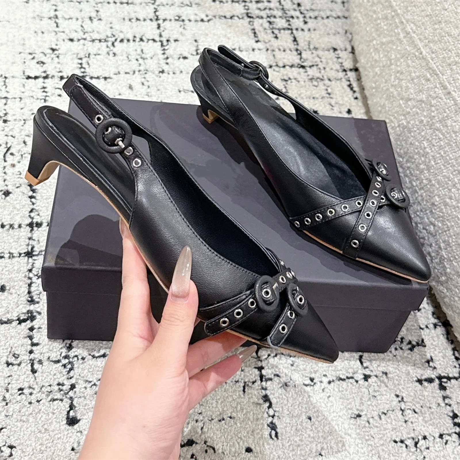 รองเท้าส้นเตี้ยแบบสวมเปิดส้นหน - Casual Sandal Leather บทวิจารณ์และราคา